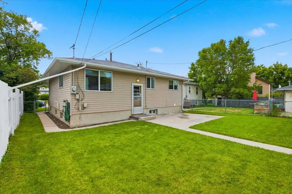 7428 23 Street SE Calgary AB T2C 0X9