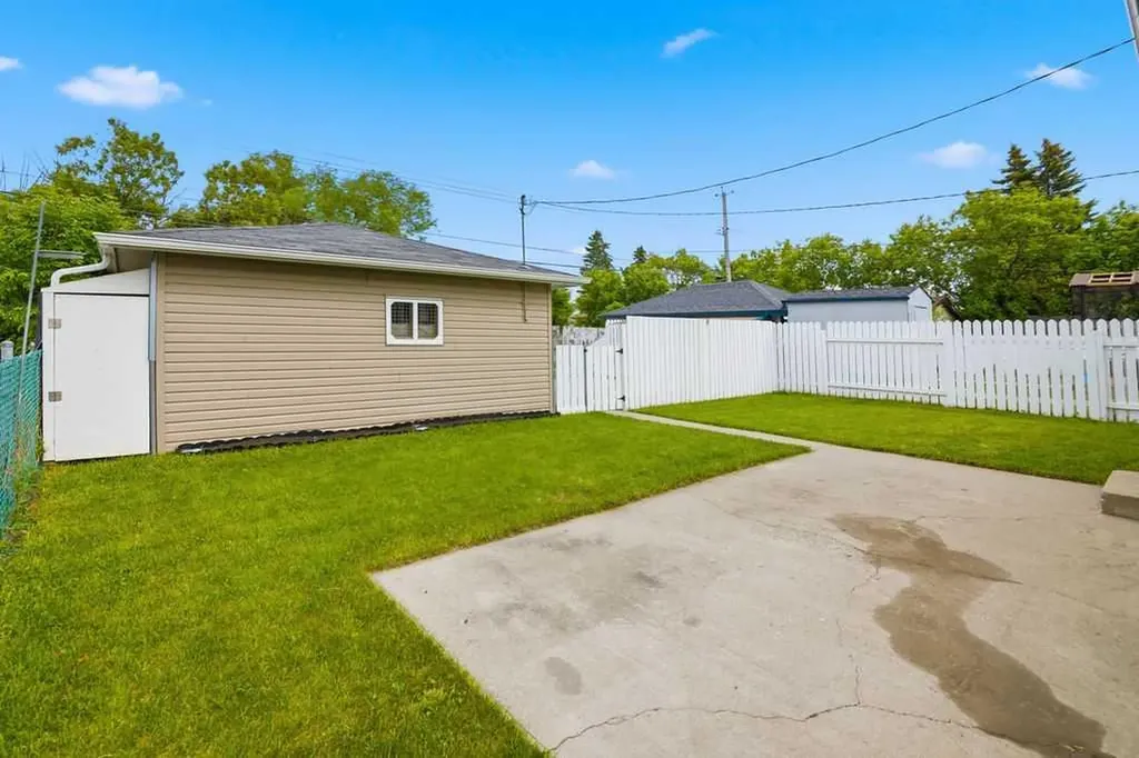 7428 23 Street SE Calgary AB T2C 0X9
