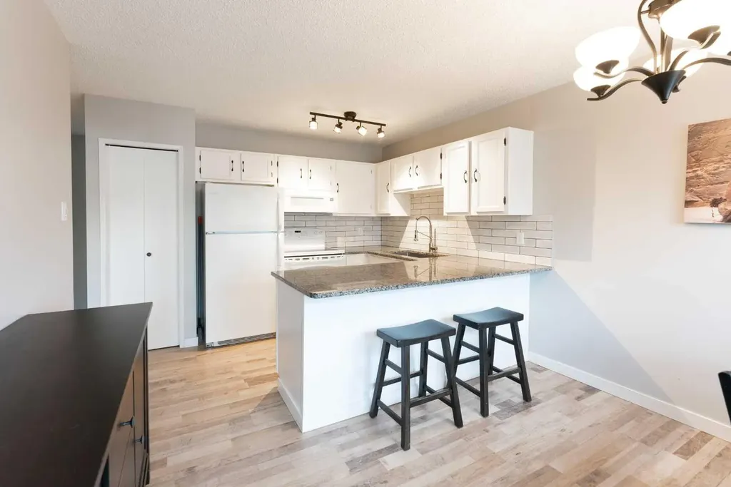 23 Selkirk Road W Lethbridge AB T1K 4N4