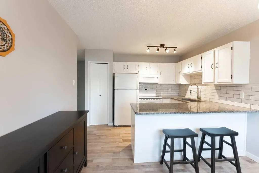 23 Selkirk Road W Lethbridge AB T1K 4N4