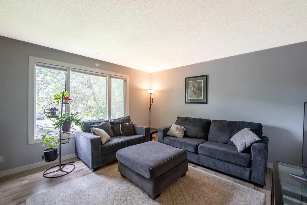 23 Selkirk Road W Lethbridge AB T1K 4N4