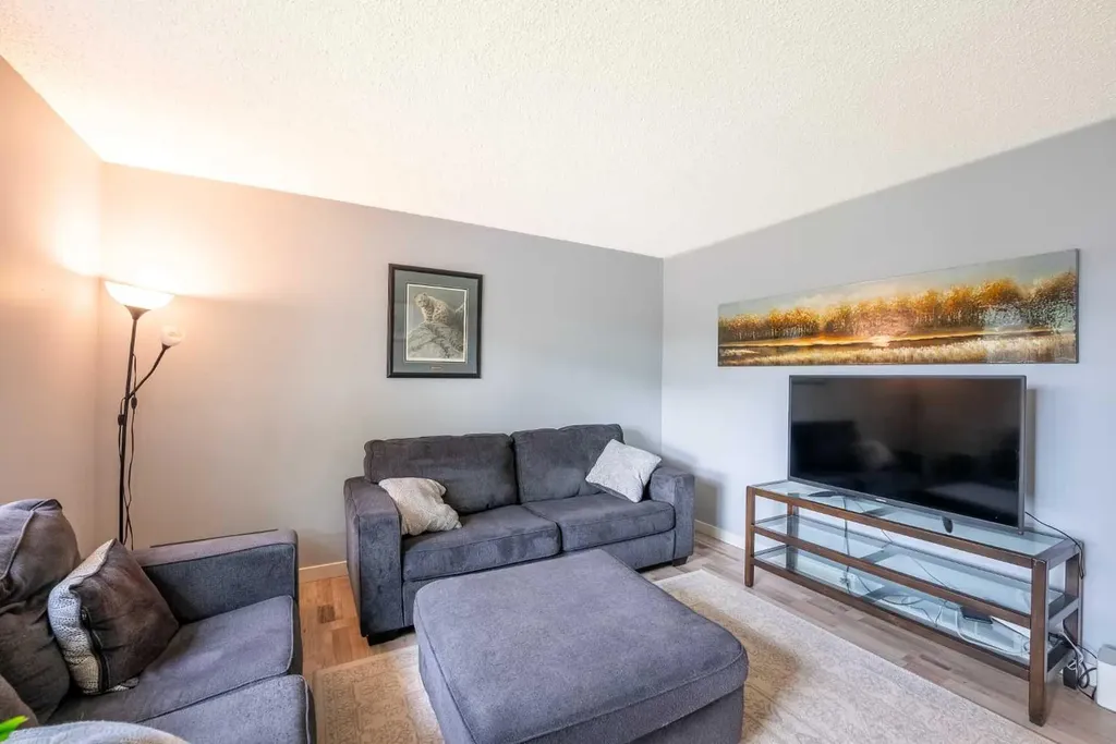 23 Selkirk Road W Lethbridge AB T1K 4N4