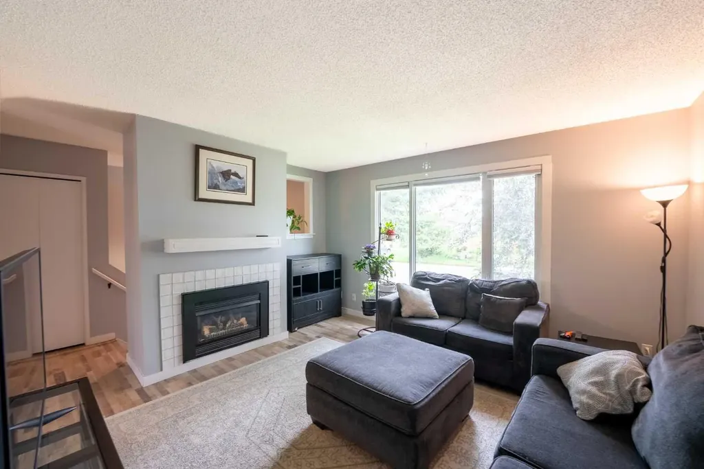 23 Selkirk Road W Lethbridge AB T1K 4N4