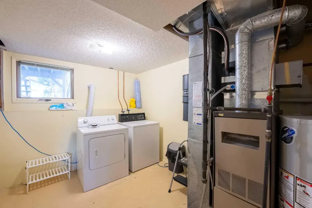 23 Selkirk Road W Lethbridge AB T1K 4N4