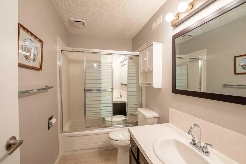 23 Selkirk Road W Lethbridge AB T1K 4N4