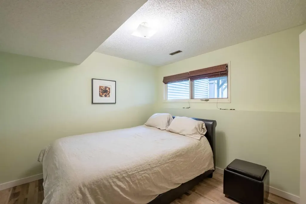 23 Selkirk Road W Lethbridge AB T1K 4N4