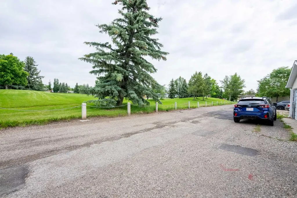 23 Selkirk Road W Lethbridge AB T1K 4N4