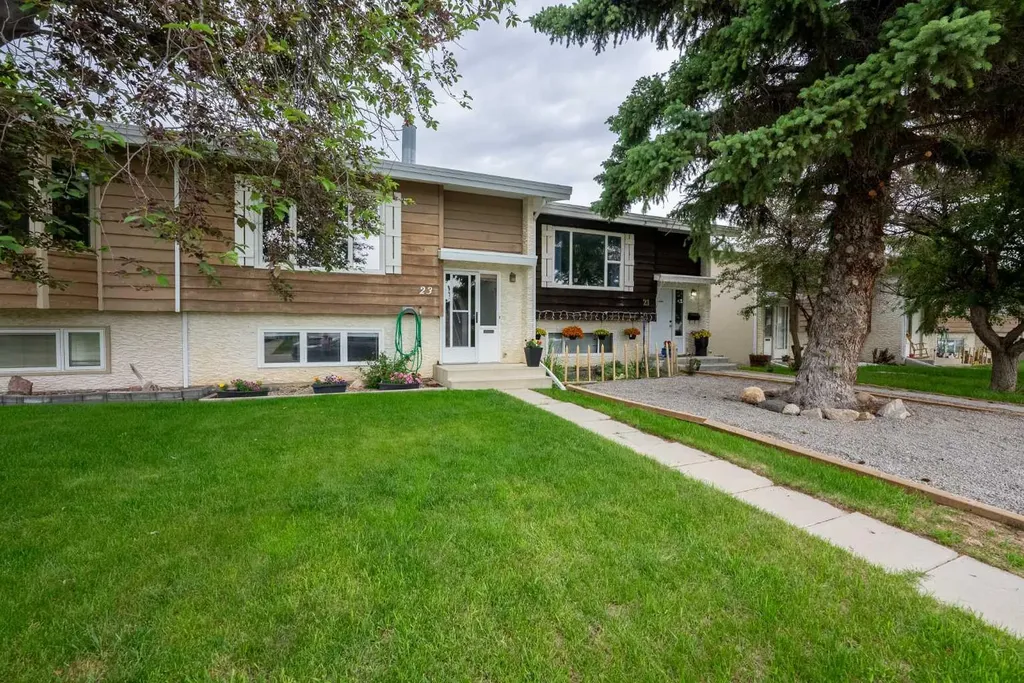23 Selkirk Road W Lethbridge AB T1K 4N4
