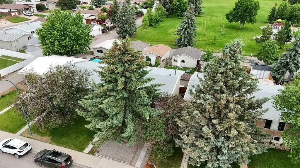 23 Selkirk Road W Lethbridge AB T1K 4N4