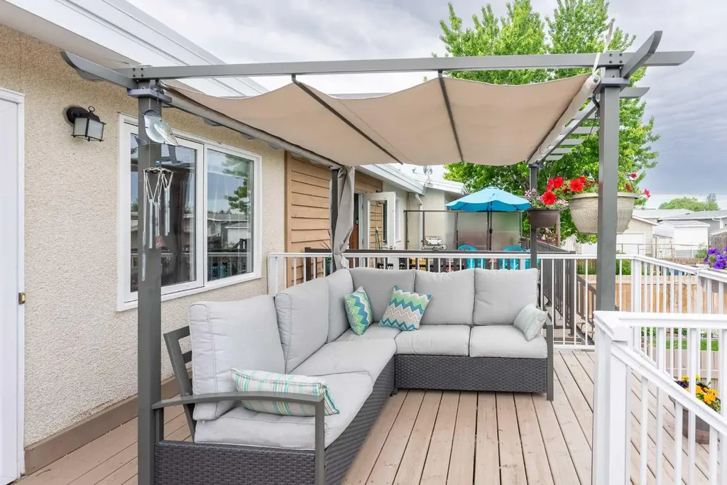 23 Selkirk Road W Lethbridge AB T1K 4N4