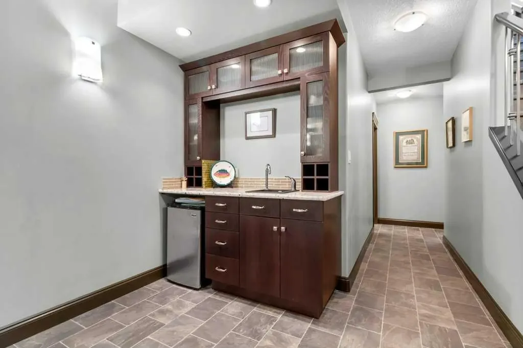 7 Michener Boulevard Red Deer AB T4P 0M6