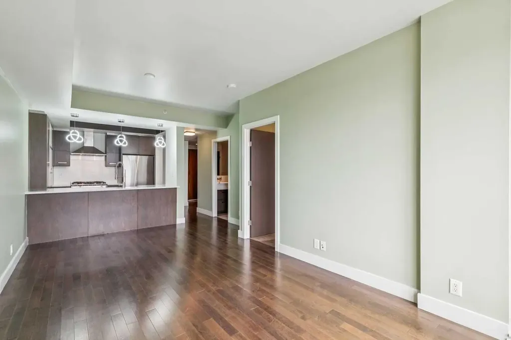 10 Shawnee Hill SW Calgary AB T2Y 0E1