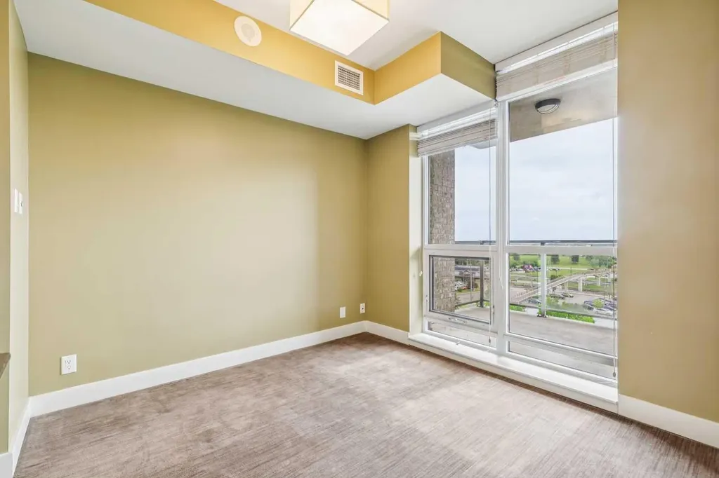 10 Shawnee Hill SW Calgary AB T2Y 0E1
