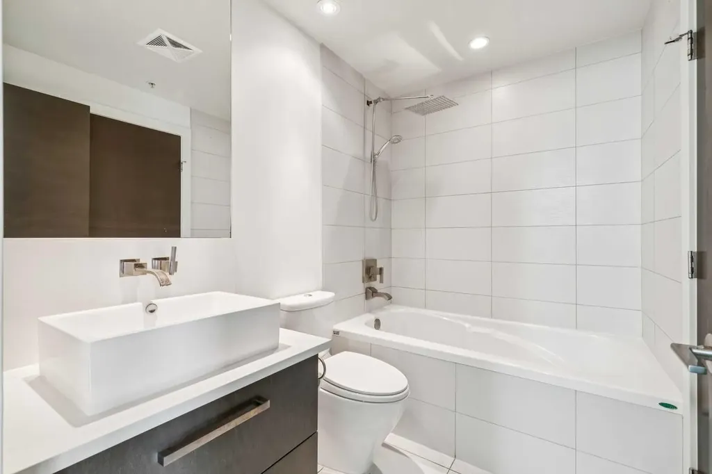10 Shawnee Hill SW Calgary AB T2Y 0E1