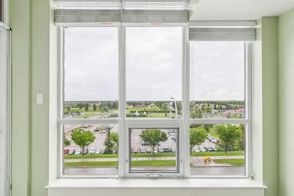 10 Shawnee Hill SW Calgary AB T2Y 0E1