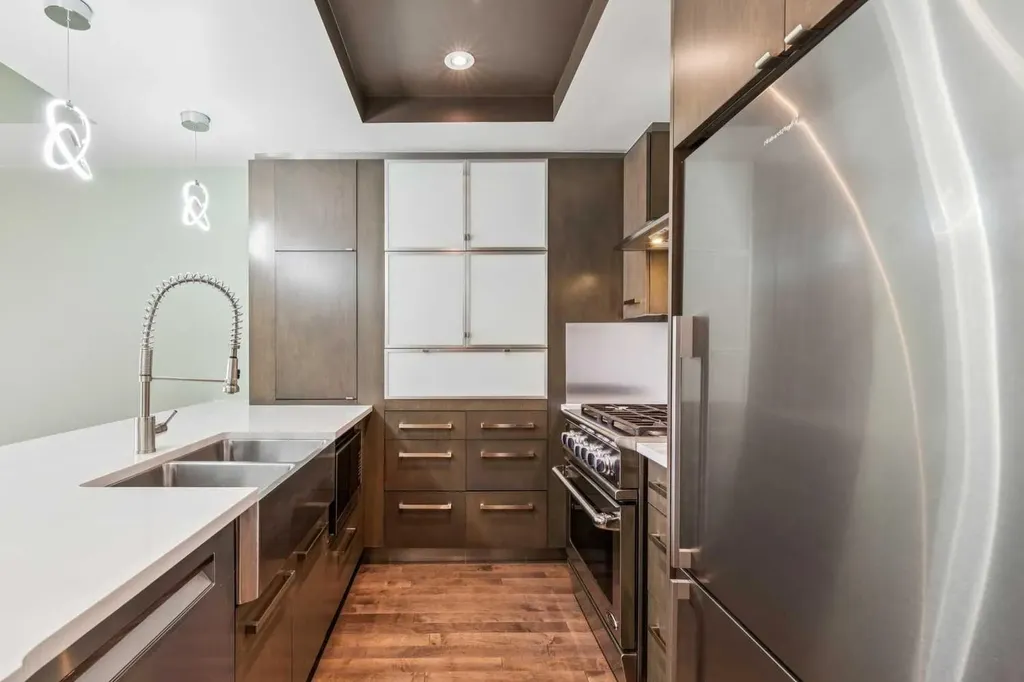 10 Shawnee Hill SW Calgary AB T2Y 0E1
