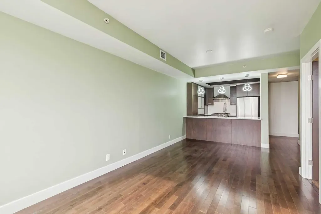 10 Shawnee Hill SW Calgary AB T2Y 0E1