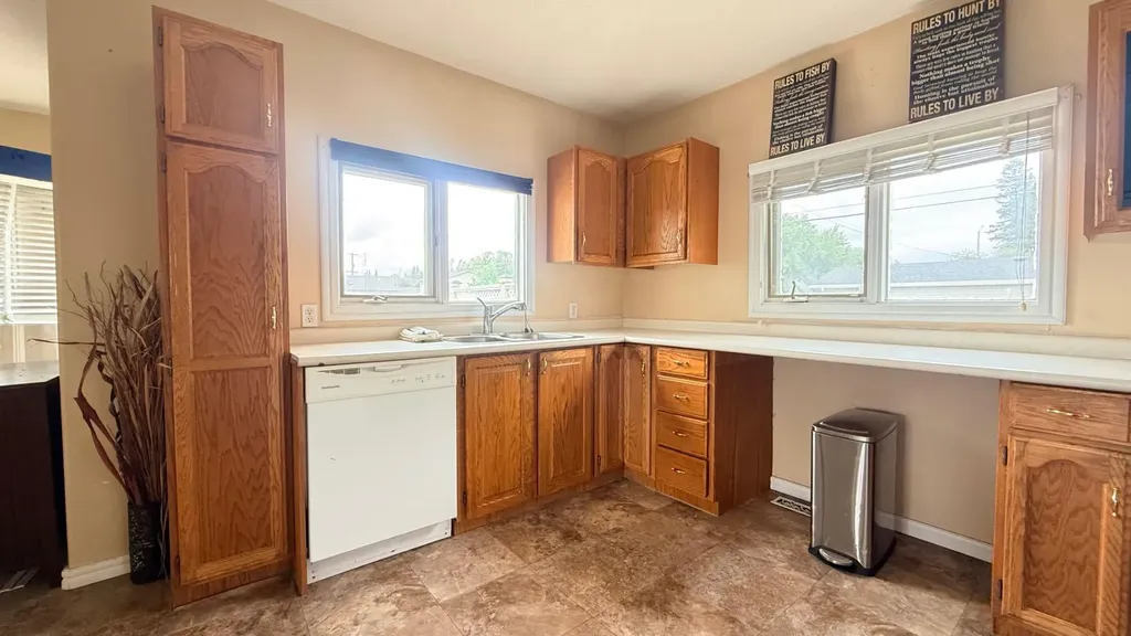 5301 51 Street Lloydminster AB T9V 0P5