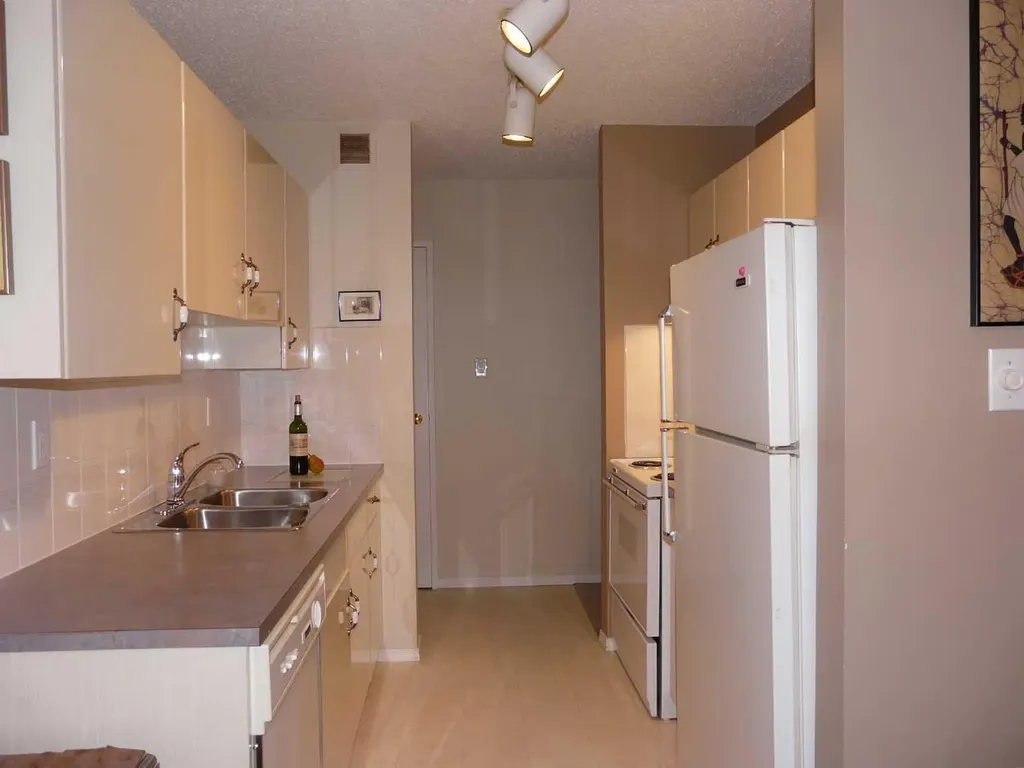 8948 Elbow Drive SW Calgary AB T2V 0H9