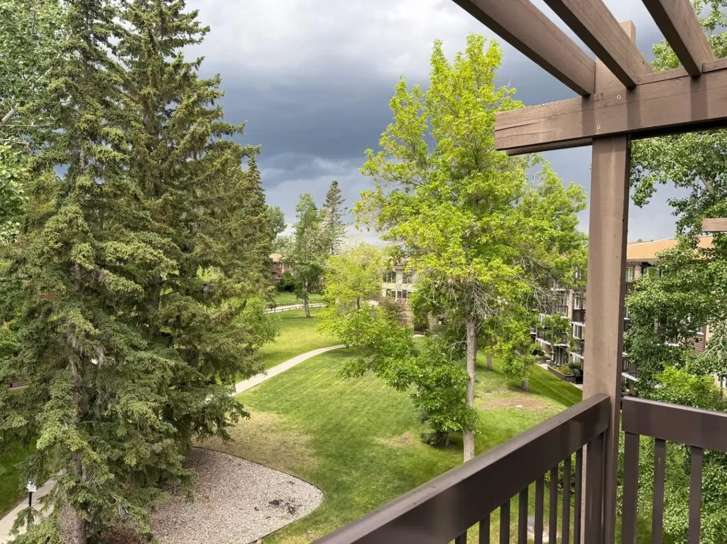 8948 Elbow Drive SW Calgary AB T2V 0H9