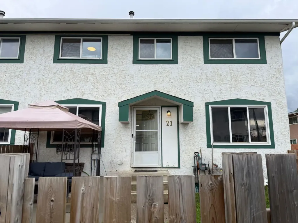 110 Tamarack Avenue Hinton AB T7V 1C5