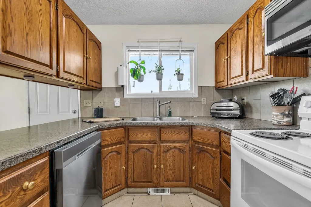 502 Maplewood Drive Diamond Valley AB T0L 0H0
