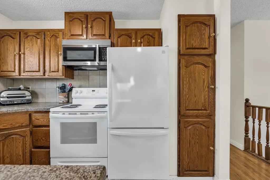 502 Maplewood Drive Diamond Valley AB T0L 0H0