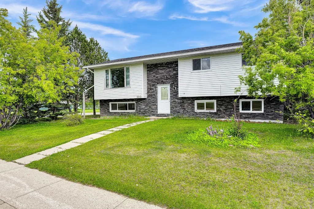 502 Maplewood Drive Diamond Valley AB T0L 0H0