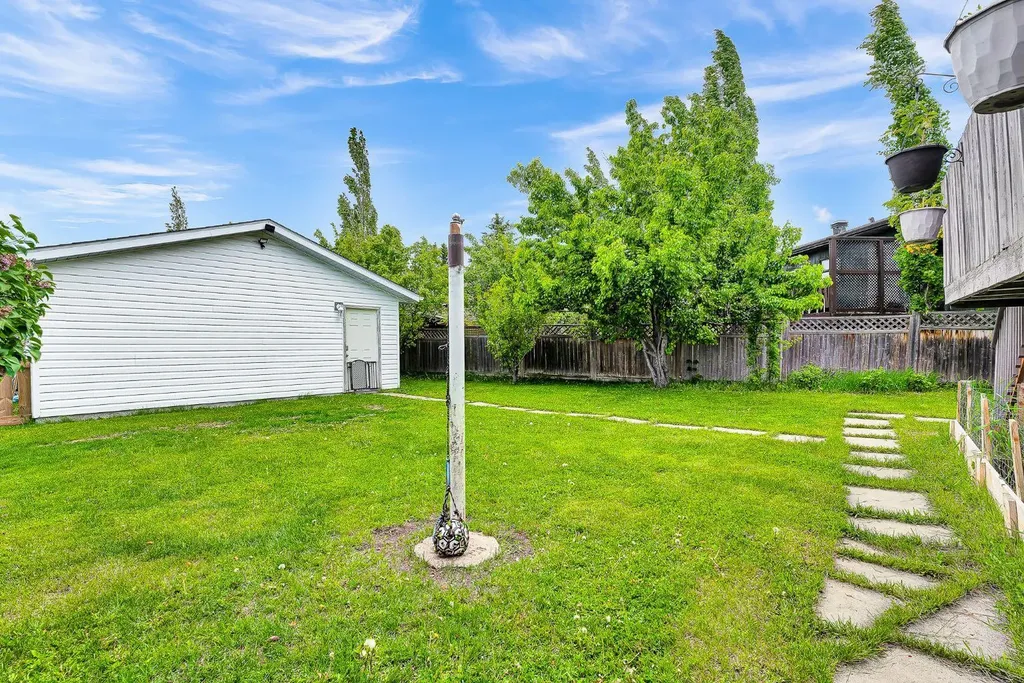 502 Maplewood Drive Diamond Valley AB T0L 0H0