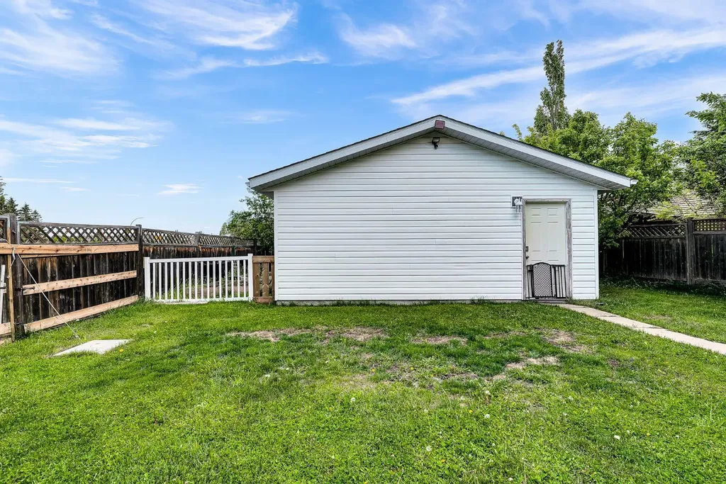 502 Maplewood Drive Diamond Valley AB T0L 0H0