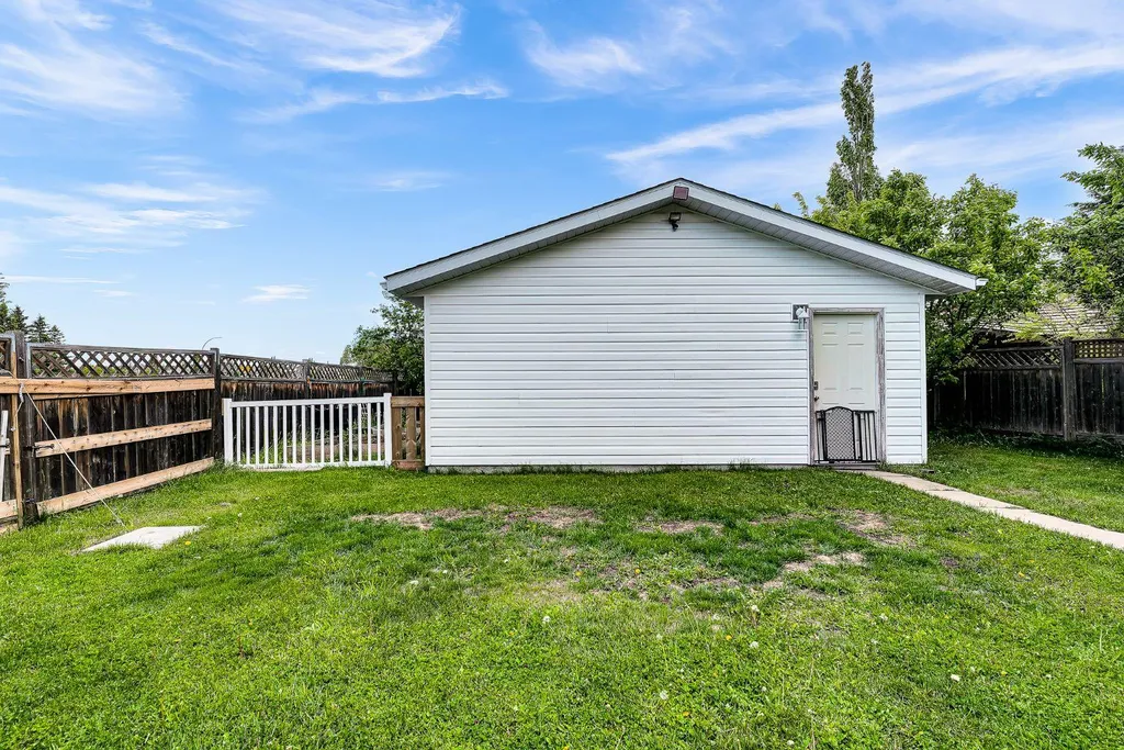 502 Maplewood Drive Diamond Valley AB T0L 0H0