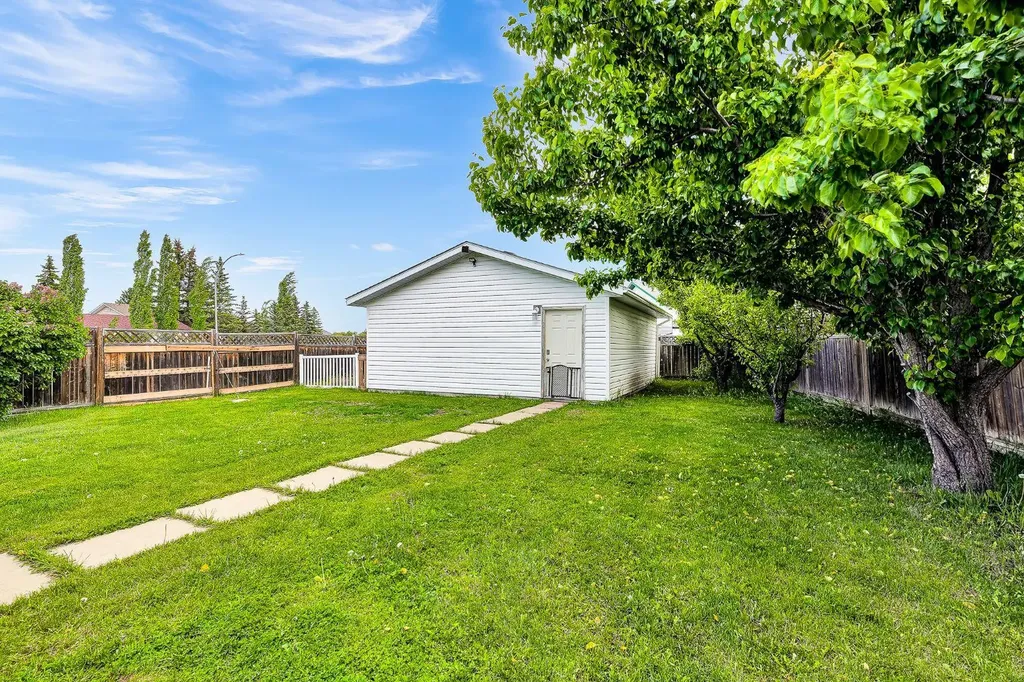 502 Maplewood Drive Diamond Valley AB T0L 0H0