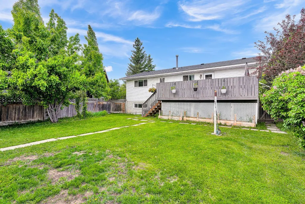 502 Maplewood Drive Diamond Valley AB T0L 0H0