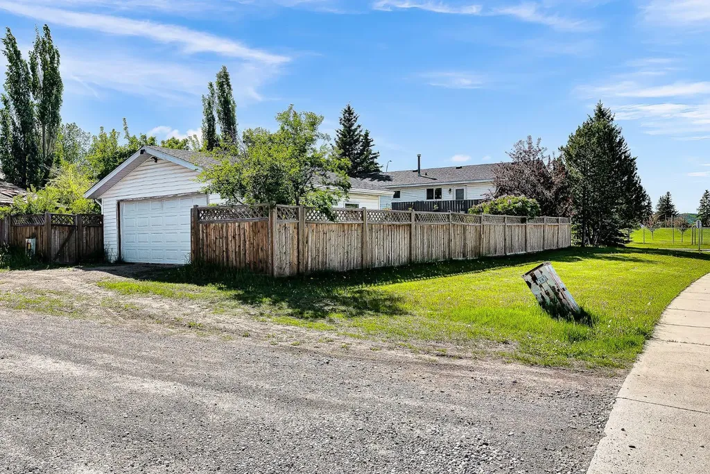 502 Maplewood Drive Diamond Valley AB T0L 0H0