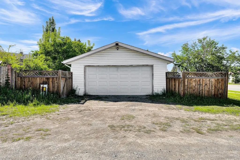 502 Maplewood Drive Diamond Valley AB T0L 0H0