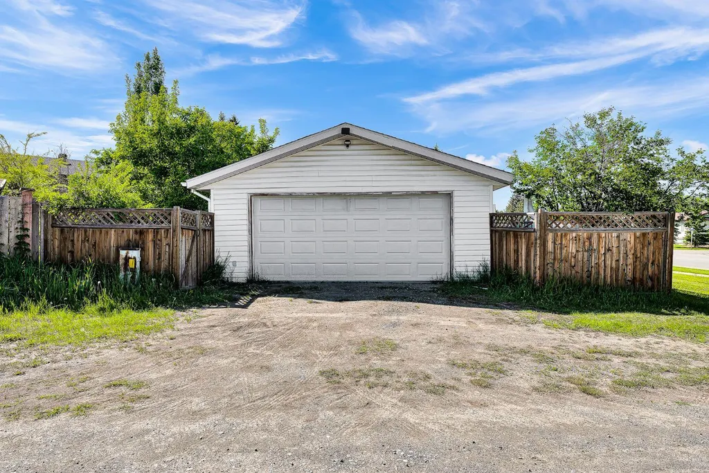 502 Maplewood Drive Diamond Valley AB T0L 0H0