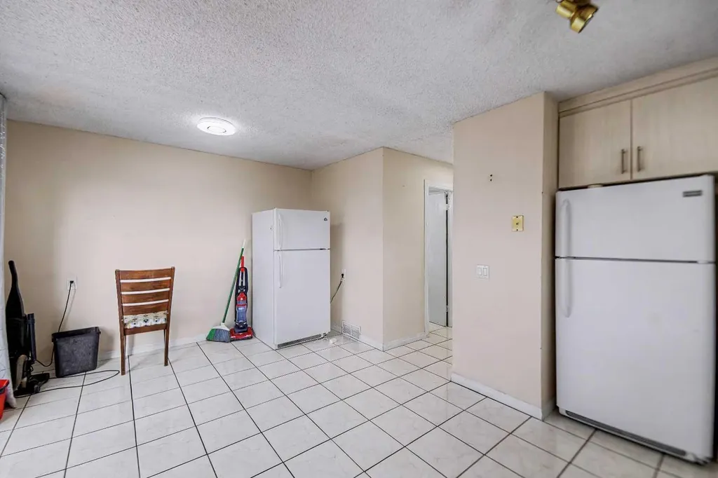 48 Whitworth Way NE Calgary AB T1Y 6A8