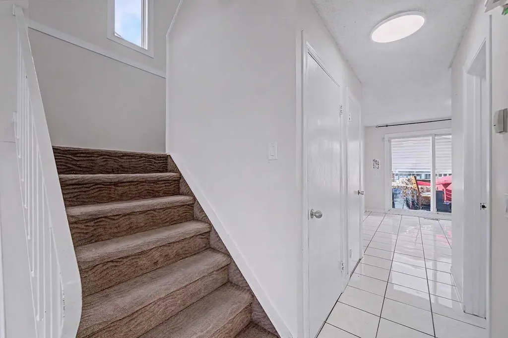 48 Whitworth Way NE Calgary AB T1Y 6A8