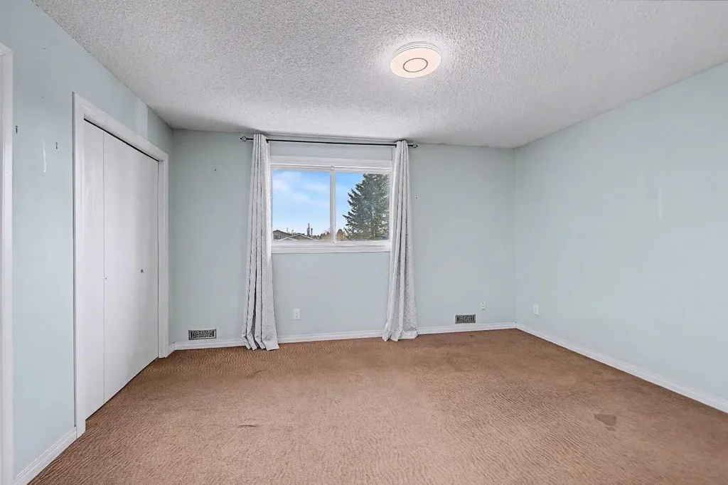 48 Whitworth Way NE Calgary AB T1Y 6A8