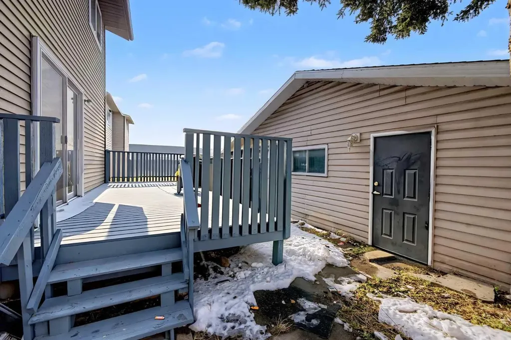 48 Whitworth Way NE Calgary AB T1Y 6A8