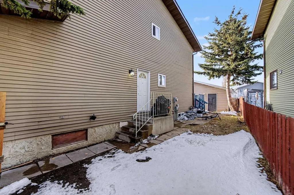 48 Whitworth Way NE Calgary AB T1Y 6A8
