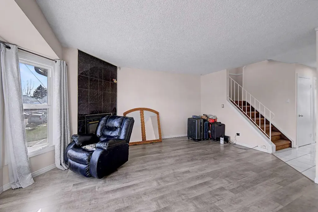 48 Whitworth Way NE Calgary AB T1Y 6A8