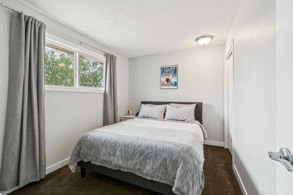 51 Woodbrook Green SW Calgary AB T2W4P6