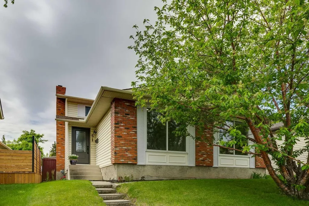 51 Woodbrook Green SW Calgary AB T2W4P6