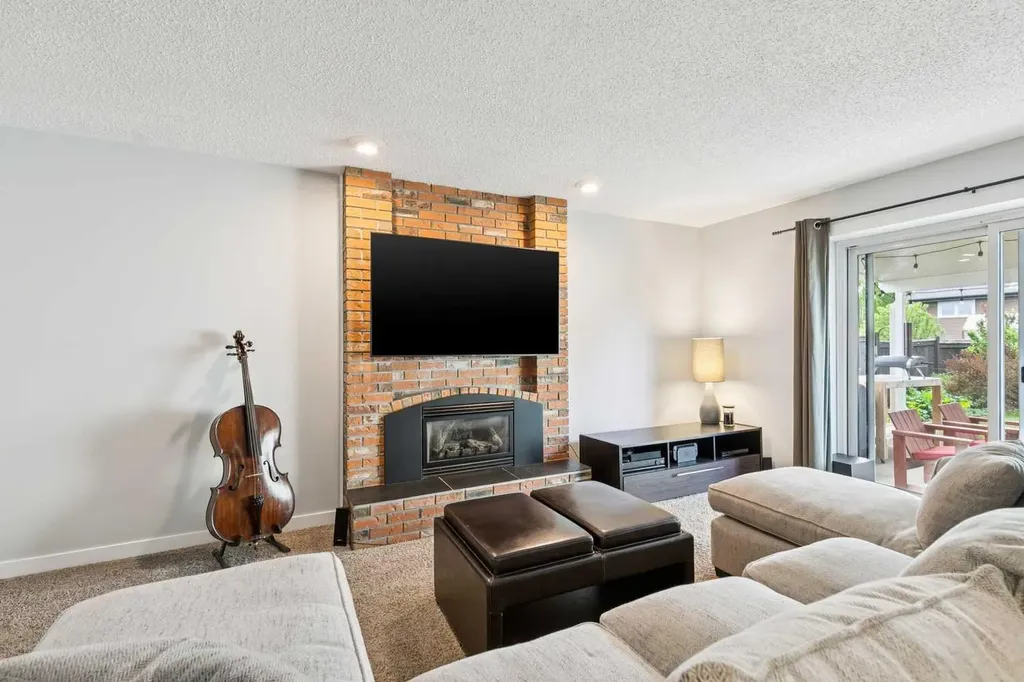 51 Woodbrook Green SW Calgary AB T2W4P6