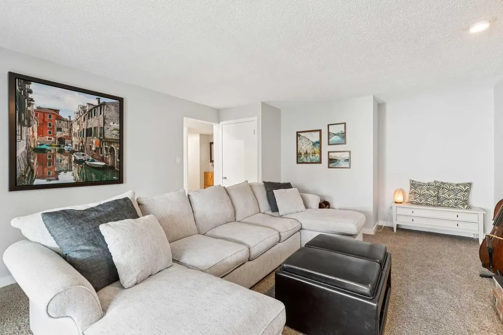 51 Woodbrook Green SW Calgary AB T2W4P6