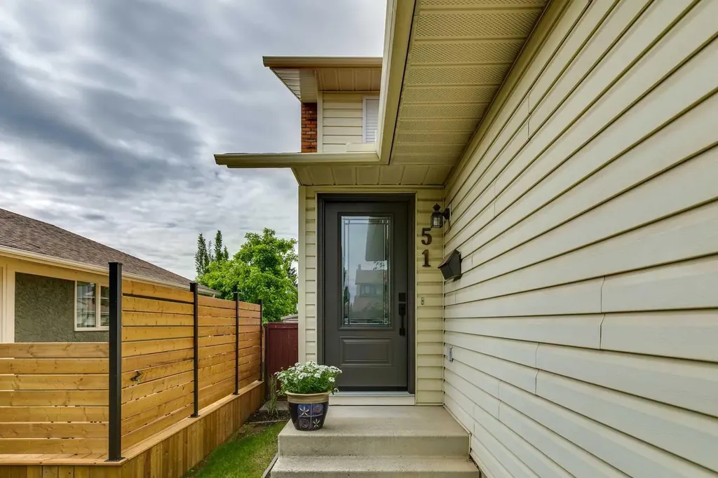 51 Woodbrook Green SW Calgary AB T2W4P6