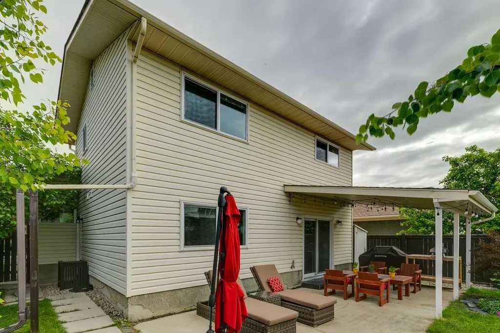 51 Woodbrook Green SW Calgary AB T2W4P6