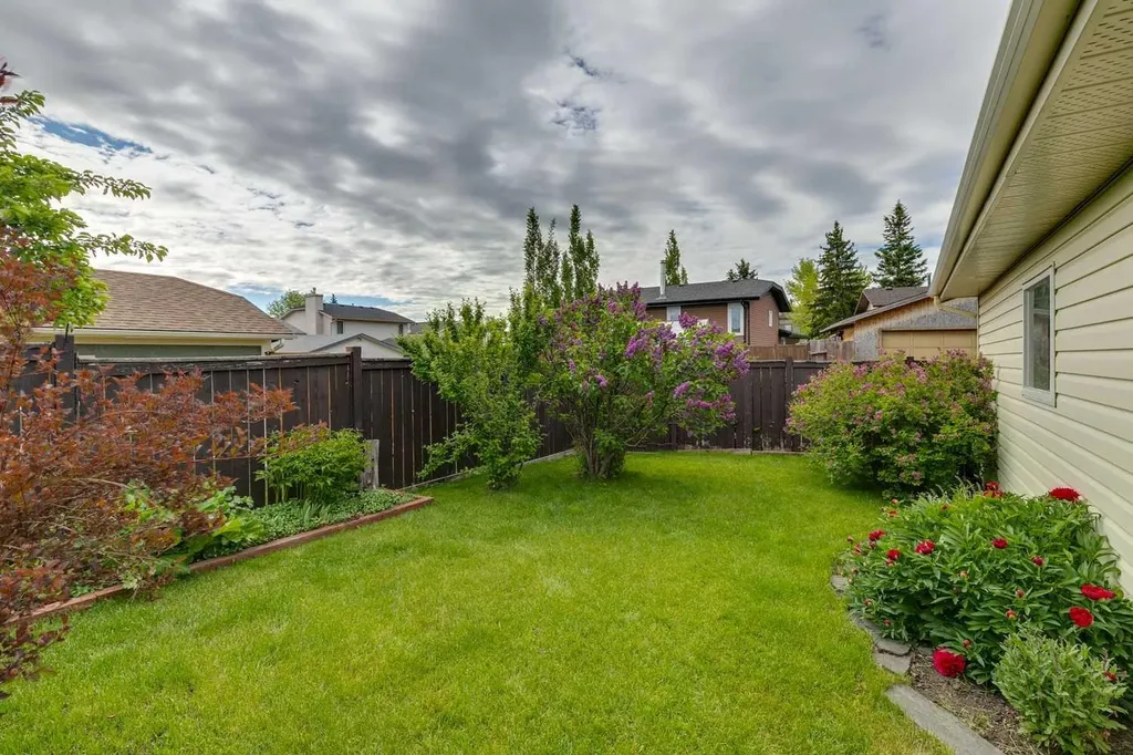51 Woodbrook Green SW Calgary AB T2W4P6