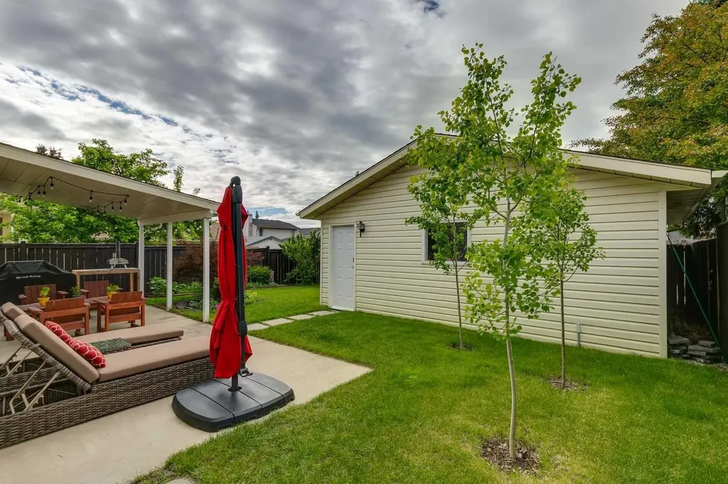 51 Woodbrook Green SW Calgary AB T2W4P6